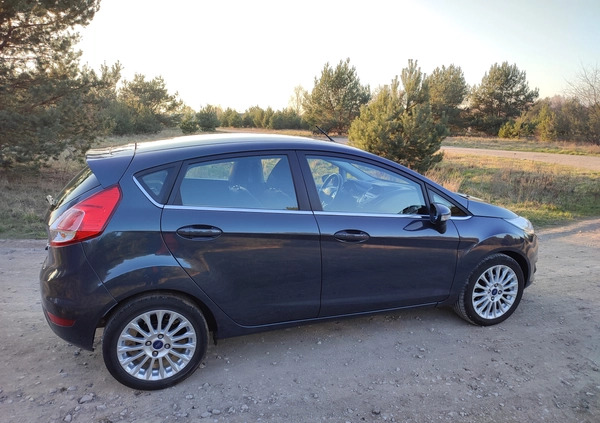 Ford Fiesta cena 28500 przebieg: 176000, rok produkcji 2013 z Toruń małe 254